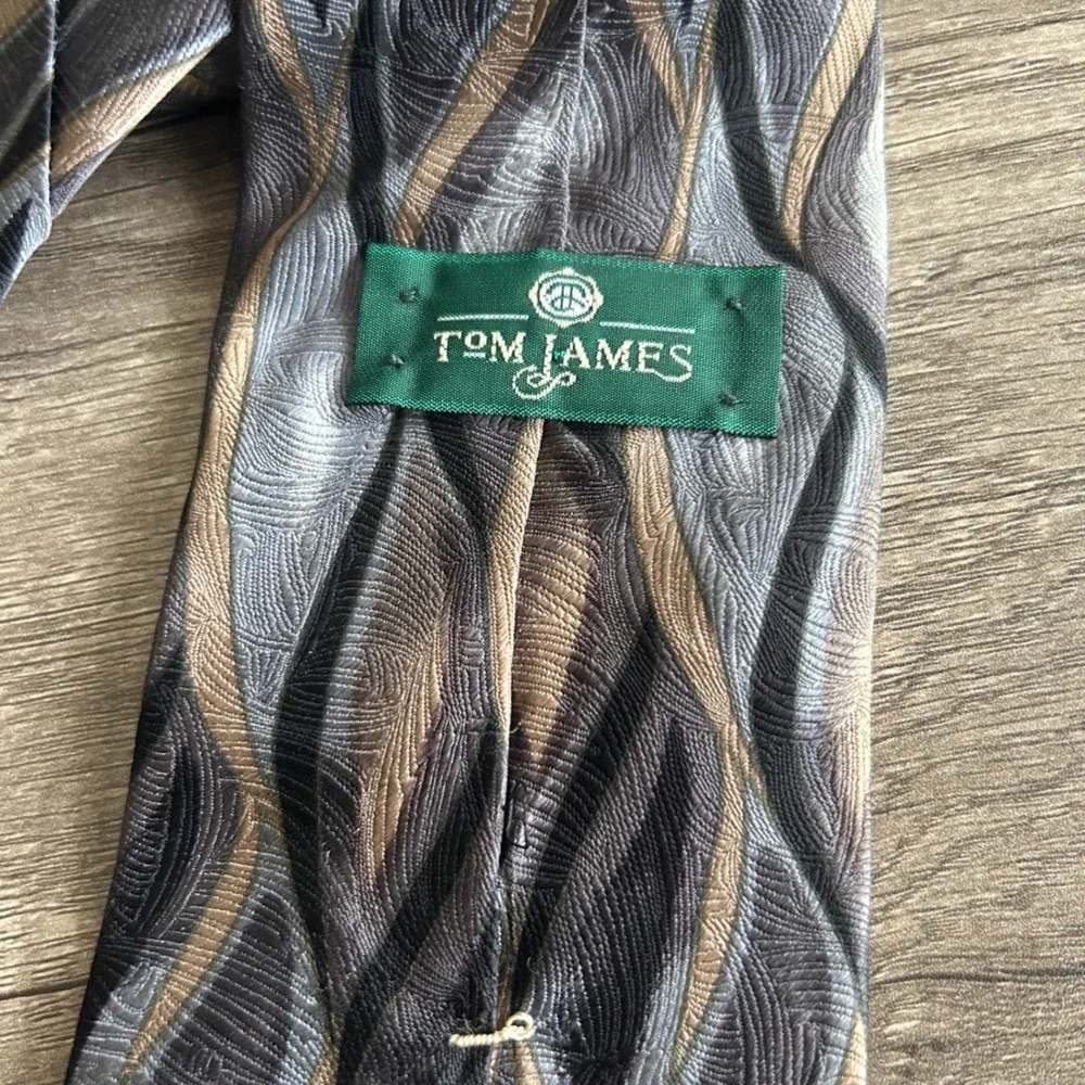 Tom James Men‎ Abstract Geometric Silk Necktie OS Grey Wavy Corporate Formal